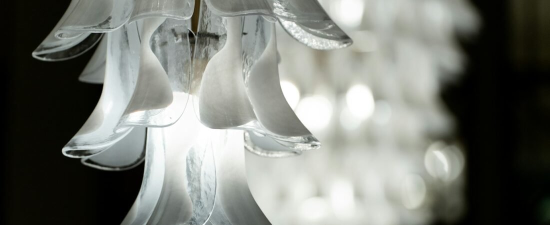 Luminárias que Falam por Si: Design e Funcionalidade na Decoração Contemporânea